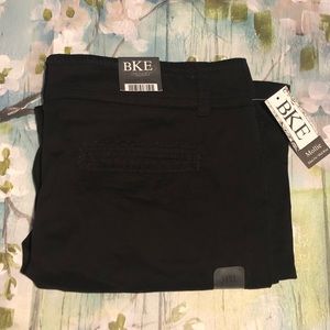 New Buckle “Mollie” Mid Rise Slim Fit Pants 34XL